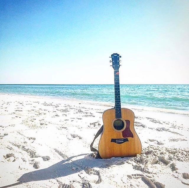 Where to Catch the Beat: Find the Emerald Coast’s Best Live Music Venues for Large Groups