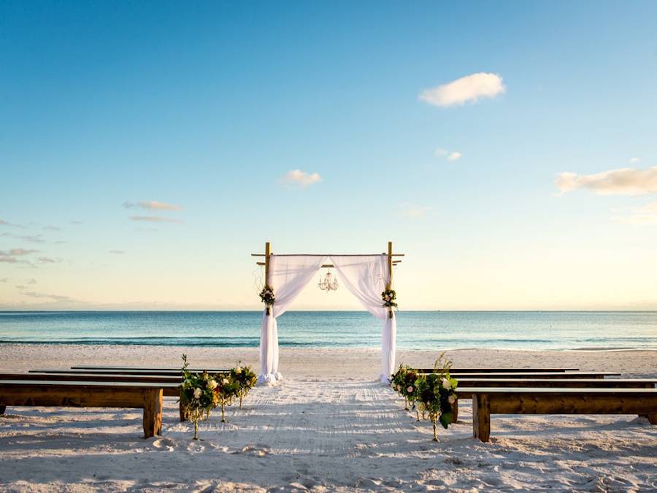 How to Plan a Dream Emerald Coast Beach Wedding for Large Groups