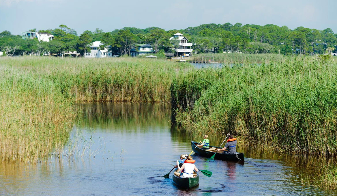 Balancing Togetherness and Solitude: How to Keep Everyone Happy on an Emerald Coast Group Vacation
