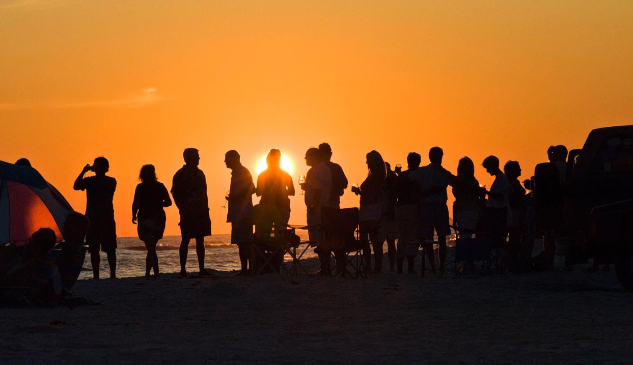 The Art of the “Un-Plan”: Embracing Spontaneity on Your Emerald Coast Adventure