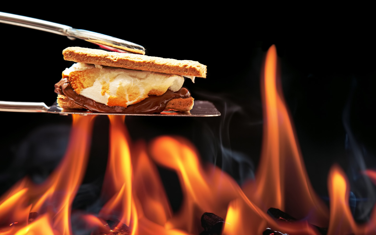 Emerald Coast Beach Bonfires and S’mores: A Classic Coastal Tradition